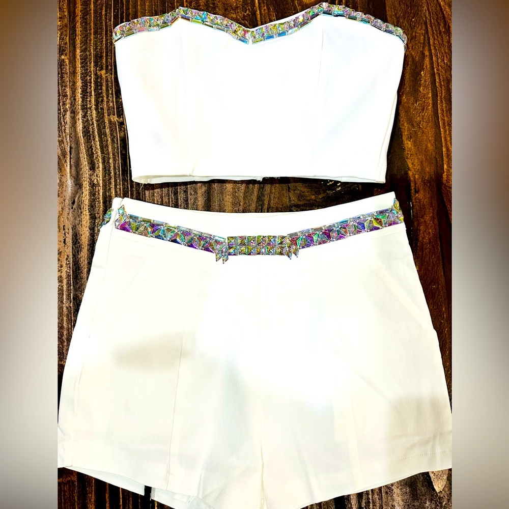 Taylor Swifts 1989’s look alike concert outfit.